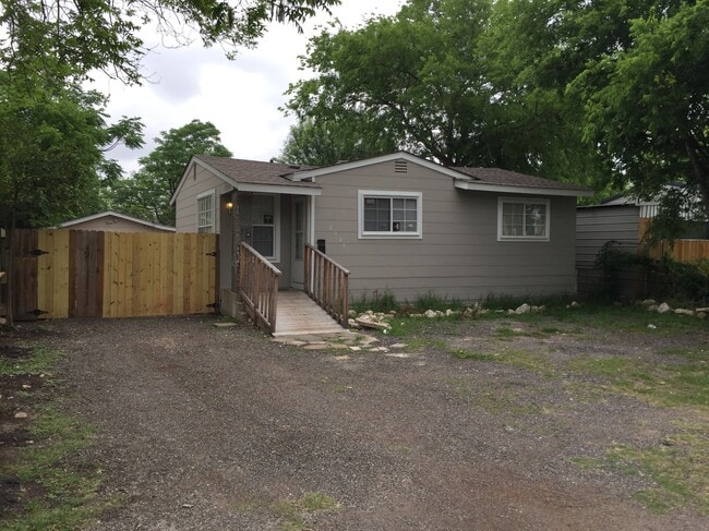 Building Photo - 2323 Basse Road