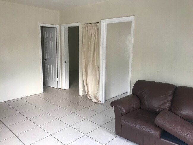 Foto del edificio - 1611 NW 7th Ct