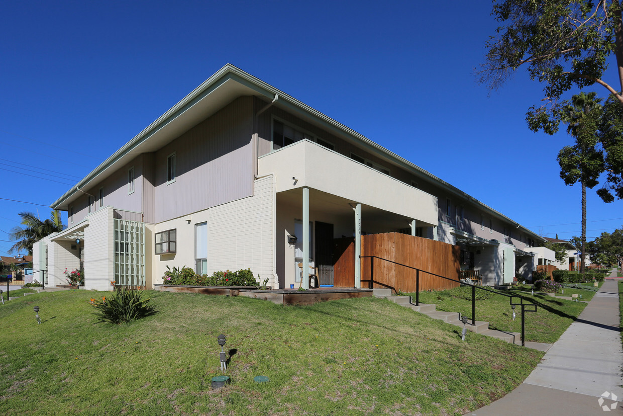 Foto del edificio - Lakewood Villa Townhomes