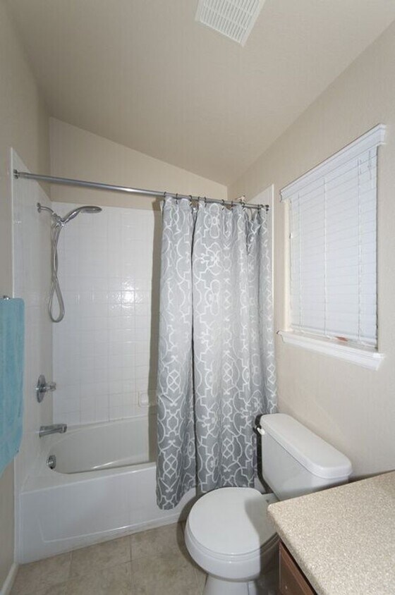 **HOLIDAY MOVE IN SPECIAL** - **HOLIDAY MOVE IN SPECIAL**