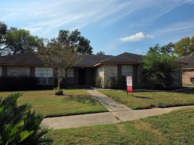 Building Photo - 19223 Woodglen Dr