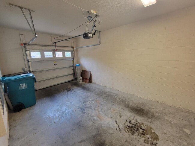 Photo - Hey! Yes ! You ! House