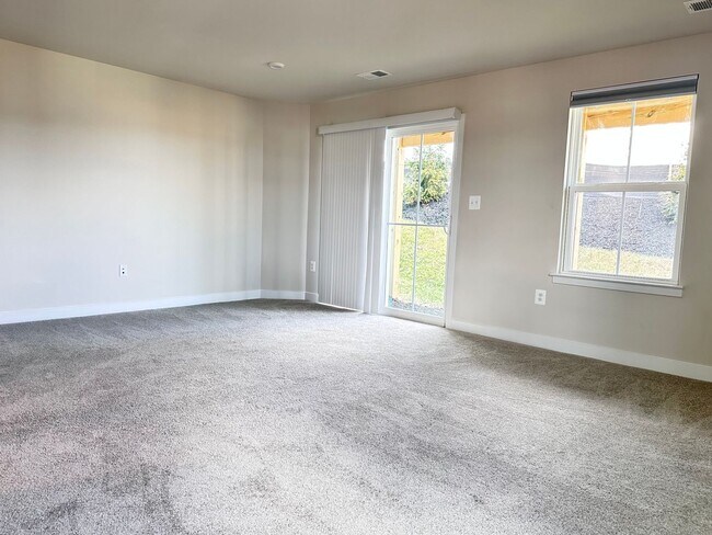 Foto del edificio - Luxury Townhome in Charlottesville's Newes...