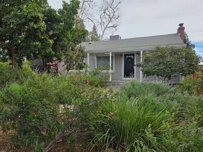 Building Photo - Historic Folsom 2 Bdrm, 1 Bath