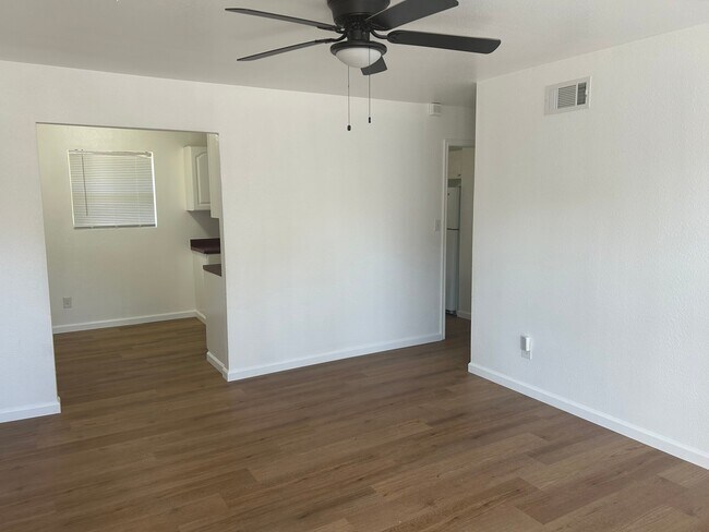 Foto del edificio - 515 E 58th St N