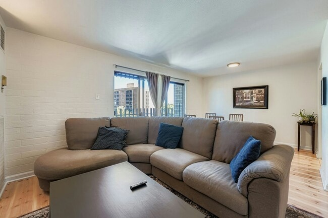 Foto del edificio - 460 S Marion St Pkwy