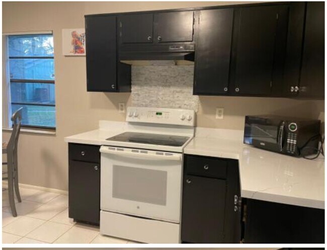 Foto del edificio - 5080 Barrington Cir