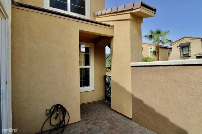 Building Photo - 3 br, 3 bath Condo - 52065 Graythorn Way