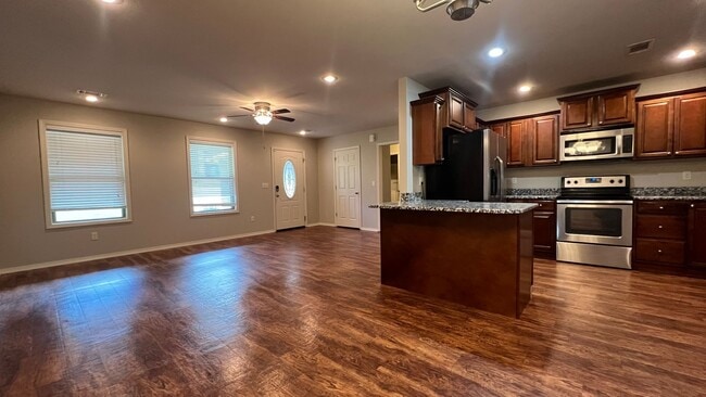 Building Photo - 4 Willow Oak Ln