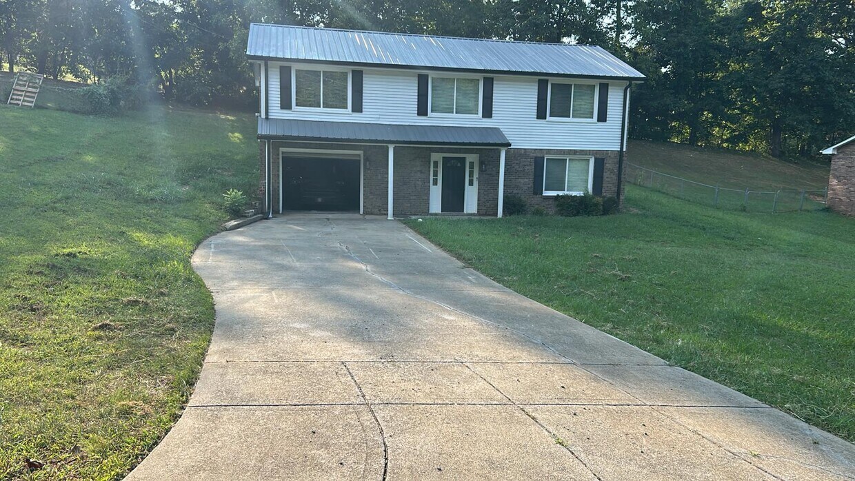 Foto principal - 512 Linda Ln