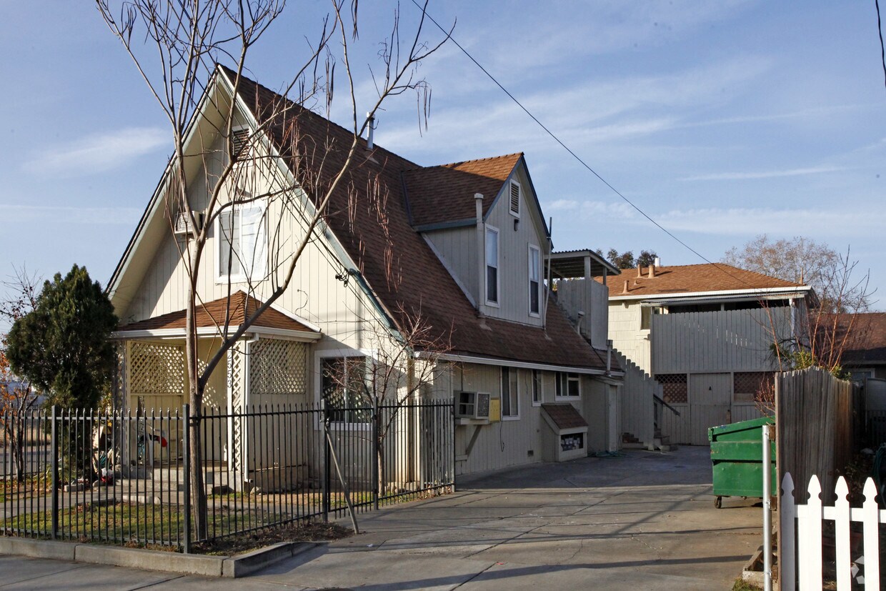 Foto principal - 2553 Lexington St