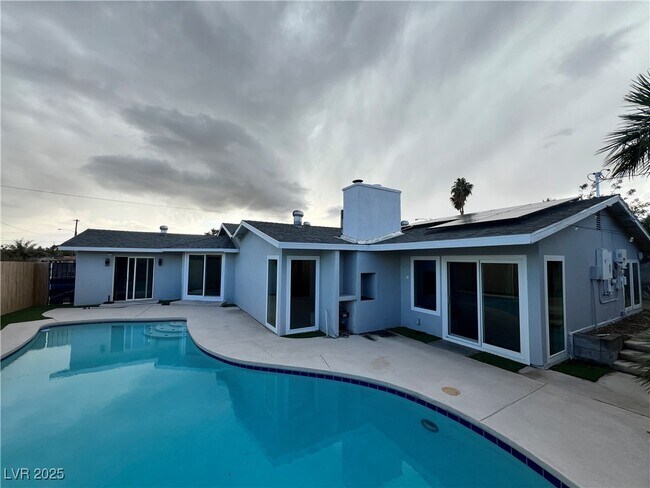 Foto del edificio - 3140 Hebard Dr