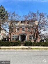 Building Photo - 537 S Walnut St