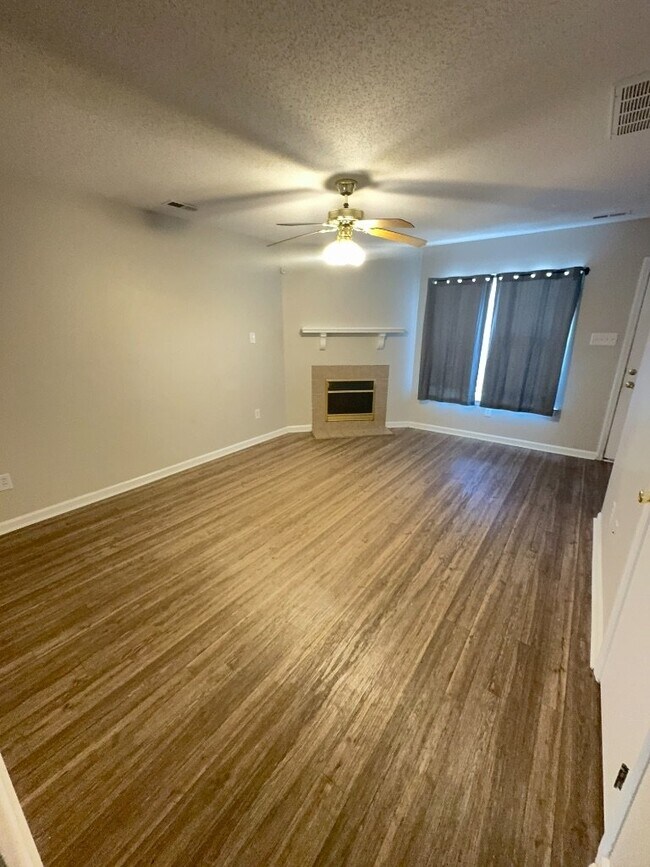Building Photo - 1094 W Pueblo Dr