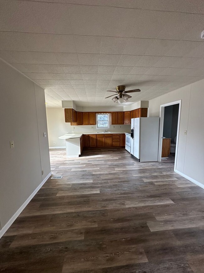 Building Photo - Newly updated 3 bedroom 1 bathroom home