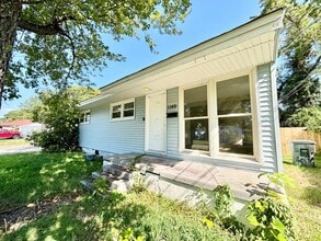 Building Photo - 1140 Hullview Ave