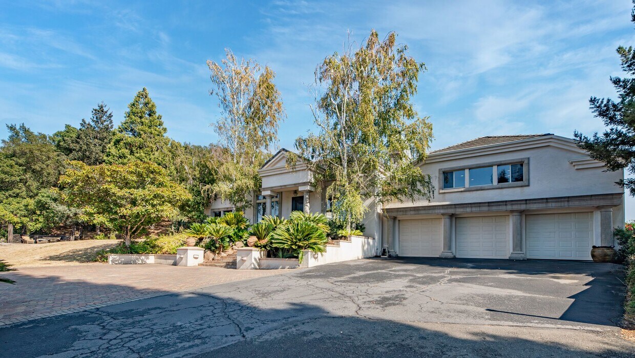 Foto principal - Hilltop Estate in Green Valley-Fully Furni...