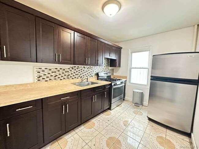 Foto del edificio - 91-26 183rd St