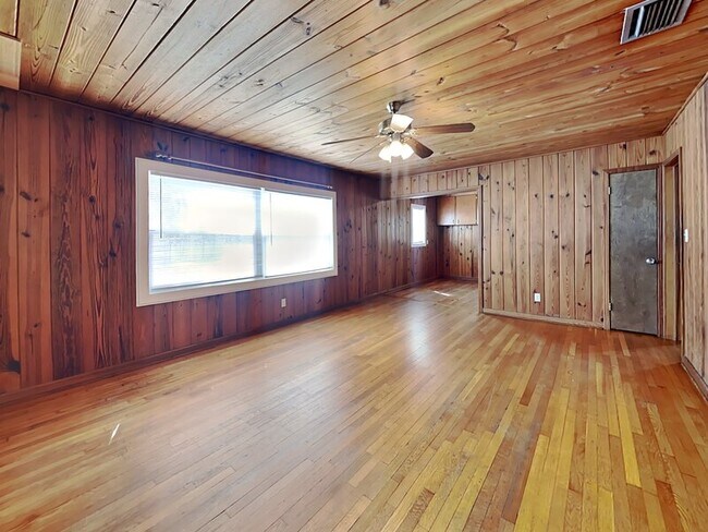 Foto del edificio - 1740 N Shore Terrace