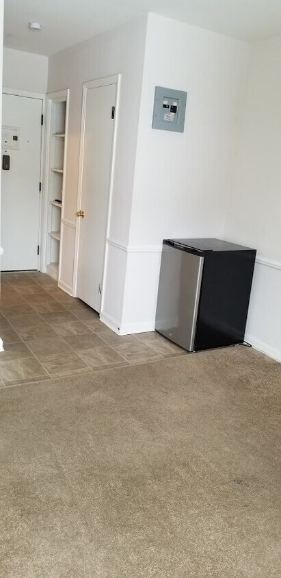 Foto principal - 15500 Van Aken Blvd