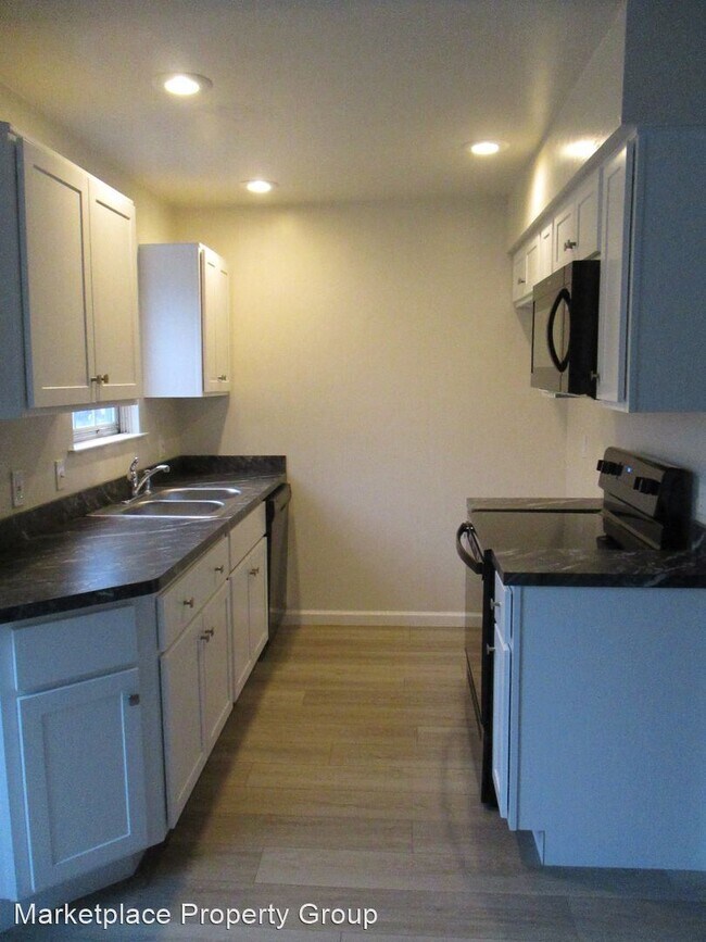 Building Photo - 3 br, 1.5 bath House - 521 Old Forge Drive