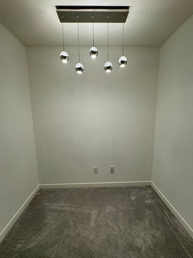 Building Photo - 11667 Haney Byp