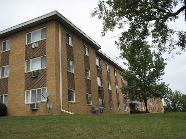 Primary Photo - Golfview Apartments