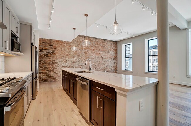 Building Photo - 39 E Court St