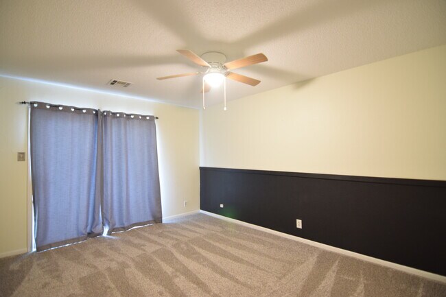 Foto del edificio - 4005 Trailwood Dr