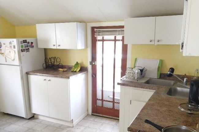 Kitchen - 139 S Hancock St