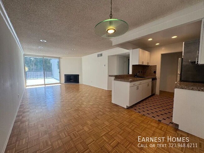 Foto del edificio - 8530 Holloway Dr