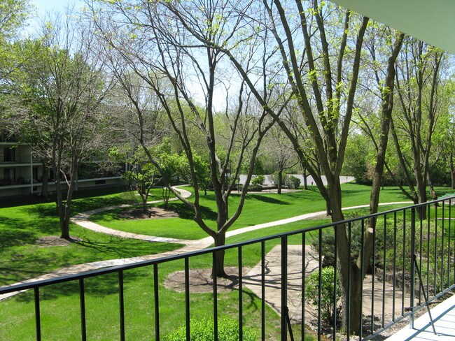 Foto del edificio - 10531 Cedar Lk Rd S