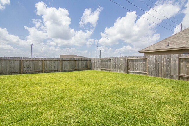 Foto del edificio - 5615 Long Arbor Ln