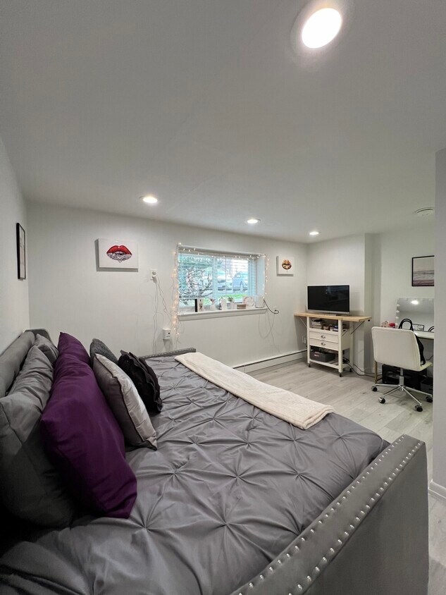 15 Euston Rd Unit 5, Boston, MA 02135 Condo for Rent in Boston, MA