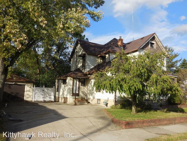 Building Photo - 2143 Clifton Ave