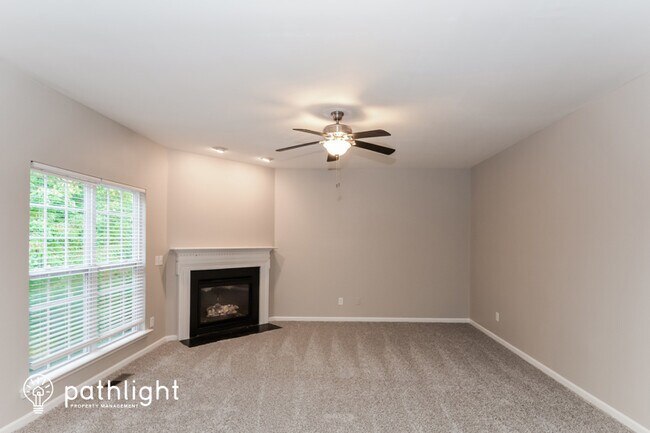 Building Photo - 12210 Fox Valley St