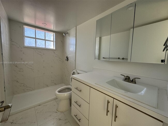 Foto del edificio - 945 W 23rd St