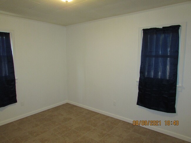 Building Photo - Newly remodeled 5 bedroom/2 bath home