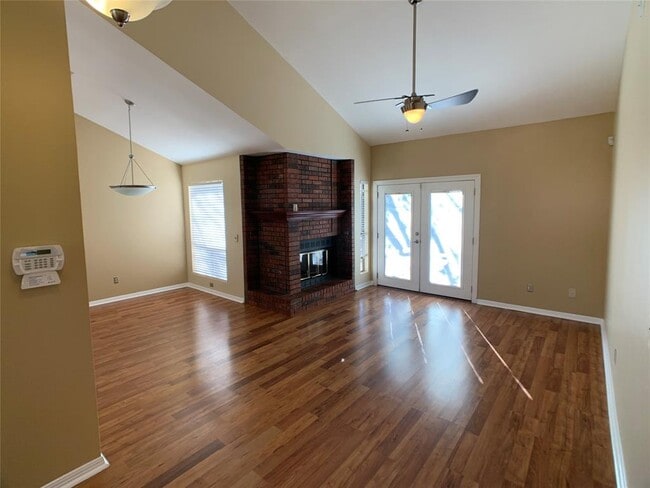 Building Photo - 2107 Warfield Way