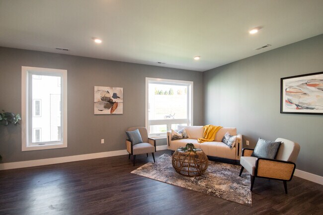 Pisos de madera oscura - Deer Creek Townhomes