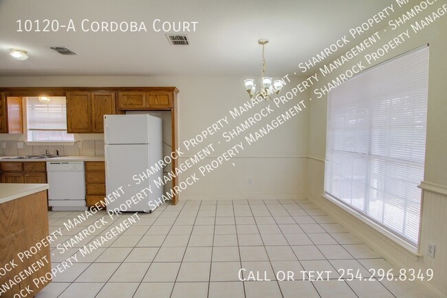 Building Photo - China Spring duplex