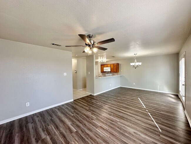 Foto del edificio - 3709 Woodrow Dr