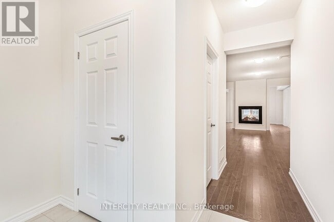 Building Photo - 299 Fleetwood Dr