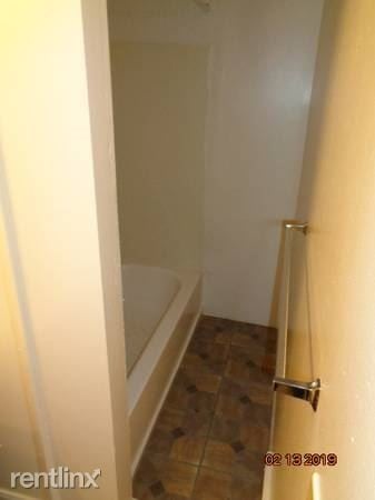 Foto del edificio - 2 br, 1 bath Apartment - 21 Grand Ave
