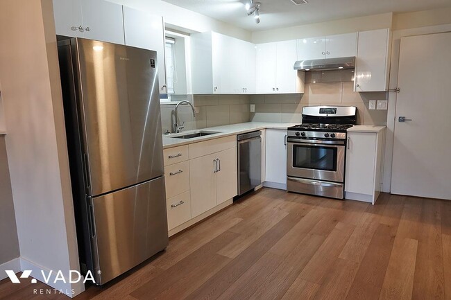 Building Photo - Buckingham Heights Basement Rental 4075B F...