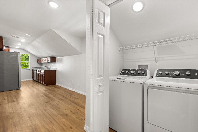 Foto del edificio - 1325 Cloverlawn Ave