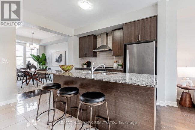 Photo du bâtiment - 10610 Bathurst St