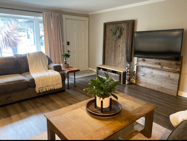 Building Photo - 10425 SW Tranquil Way