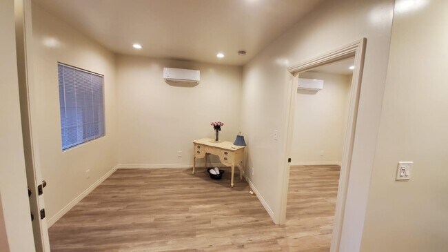 Foto del edificio - 17307 Burbank Blvd