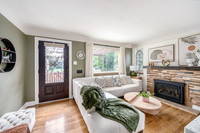 Living Room - 1685 Ulster St